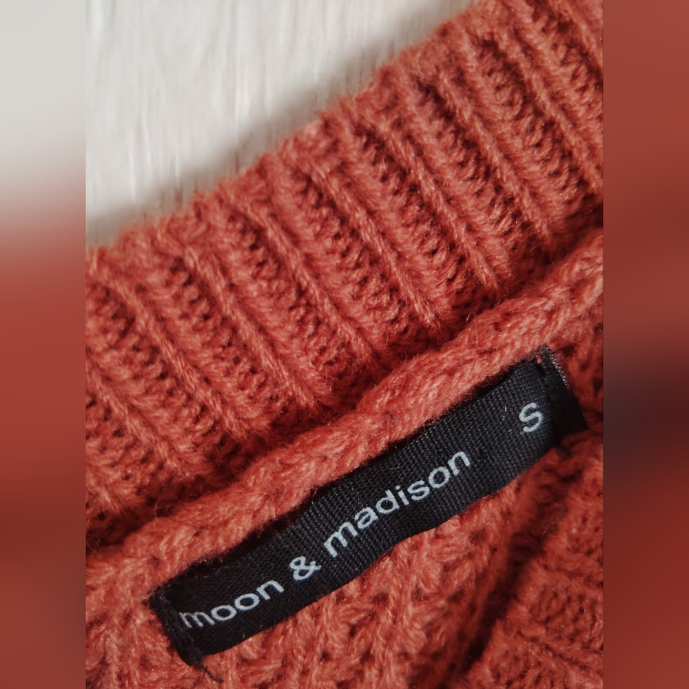 EUC!! Moon & Madison, Warm Rust  Knit Sweater. Size S - Picture 4 of 6